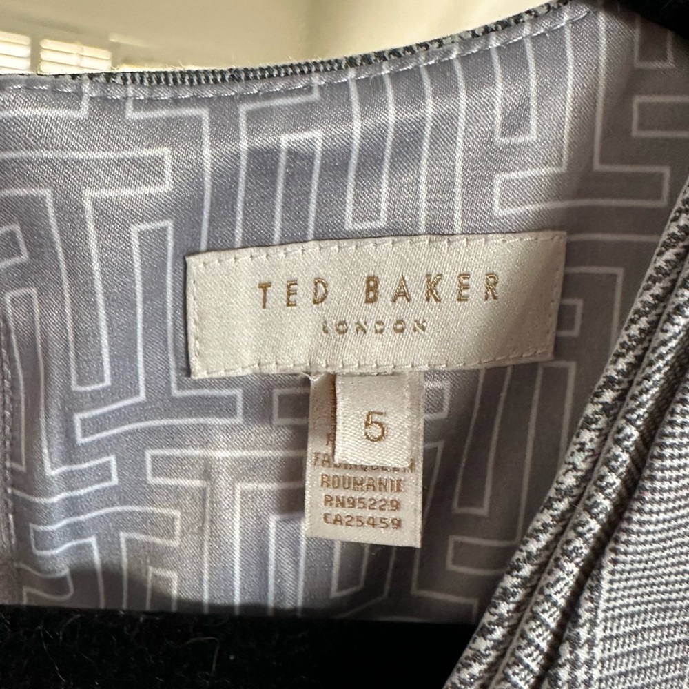 Ted Baker London Charcoal Gray Avriid Check Plaid V-Neck Sleeveless Sheath Dress - Picture 5 of 14